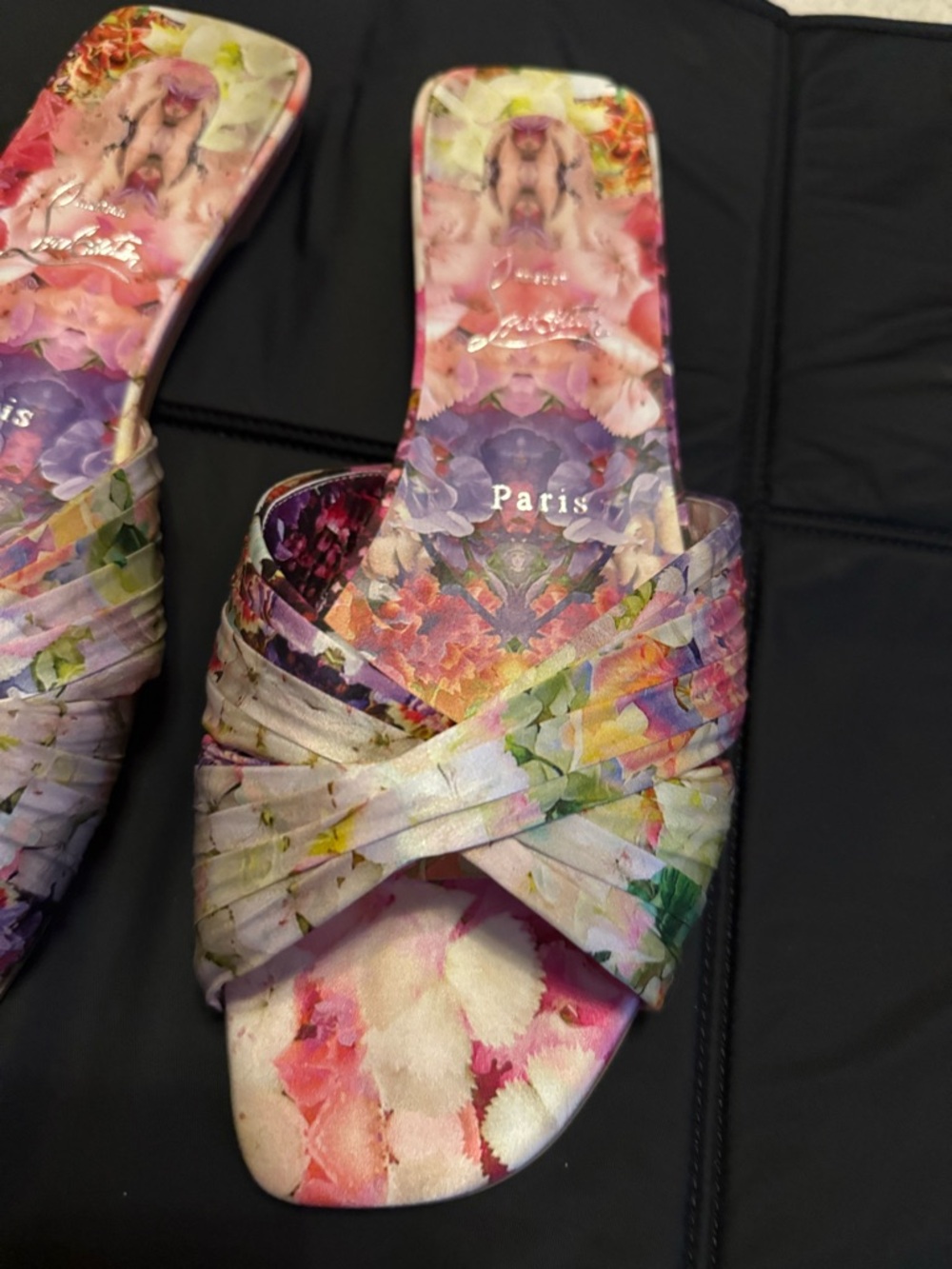 Christian Louboutin - Picture 3 of 6